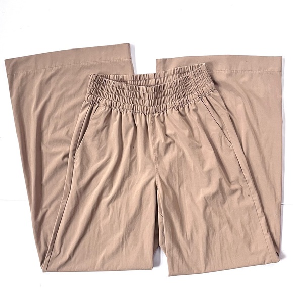 ✨ SOLD || Vuori Women’s Villa Wide Leg Pants in Goldenrod (Small) *FLAWS - Picture 2 of 11